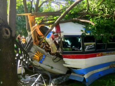 33 heridos y una persona fallecida dejó choque de autobus de UC en Paseo Cabriales