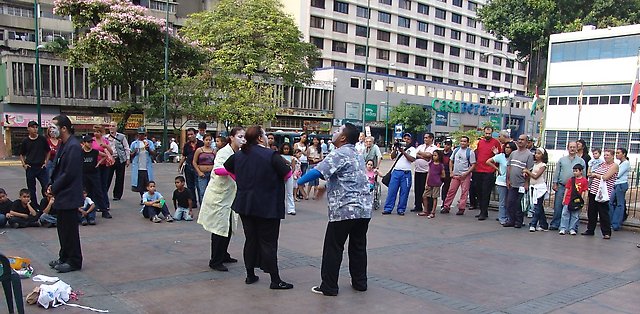 Indecu presentó teatro de calle en la Plaza La Candelaria